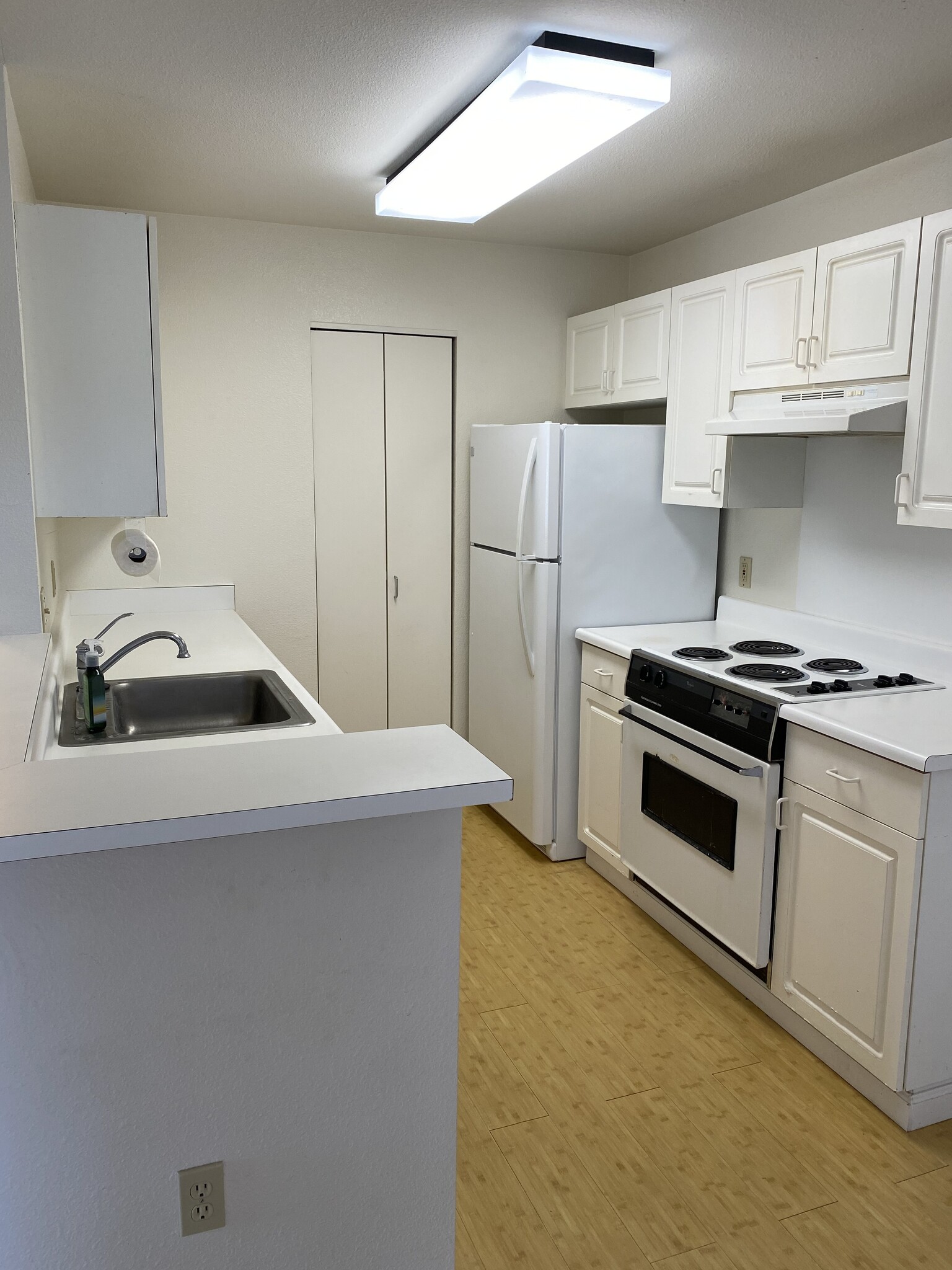 Kitchen - 94-612 Lumiaina St