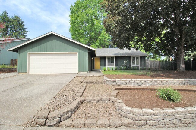 Building Photo - Freshly Remodeled Sprawling 3 Bed, 2 Bath ...