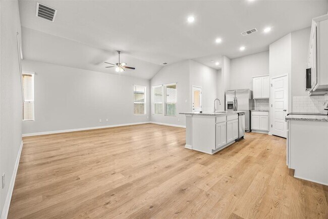 Building Photo - 445 Cross Barn Blvd