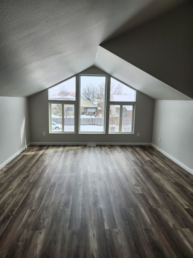 Building Photo - Newly Remodeled 3 Bedroom House in Belgrade