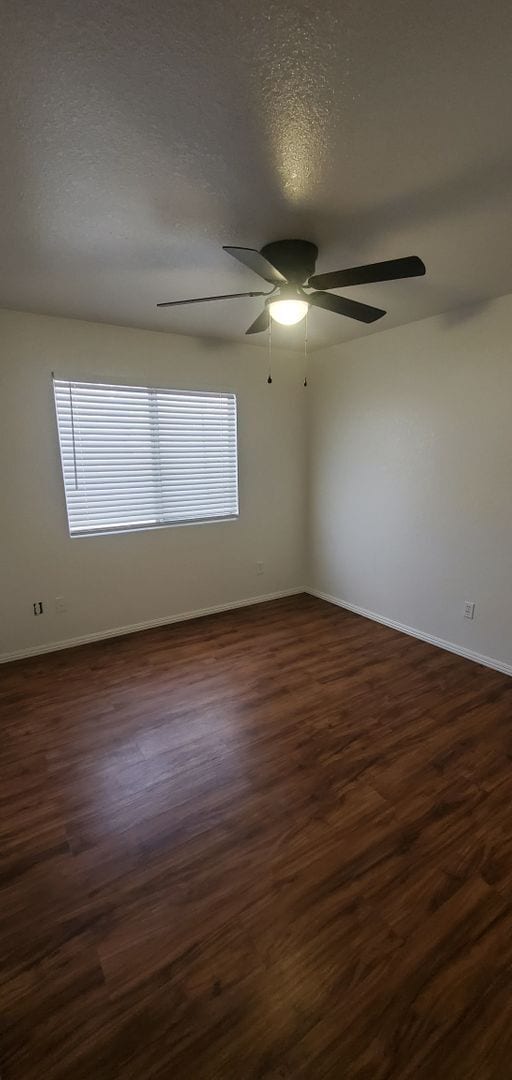 Building Photo - Turlock 2 Bedroom 2 Bath with Garage Triplex