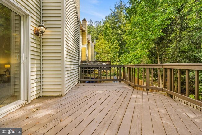 Building Photo - 6088 Heatherwood Dr