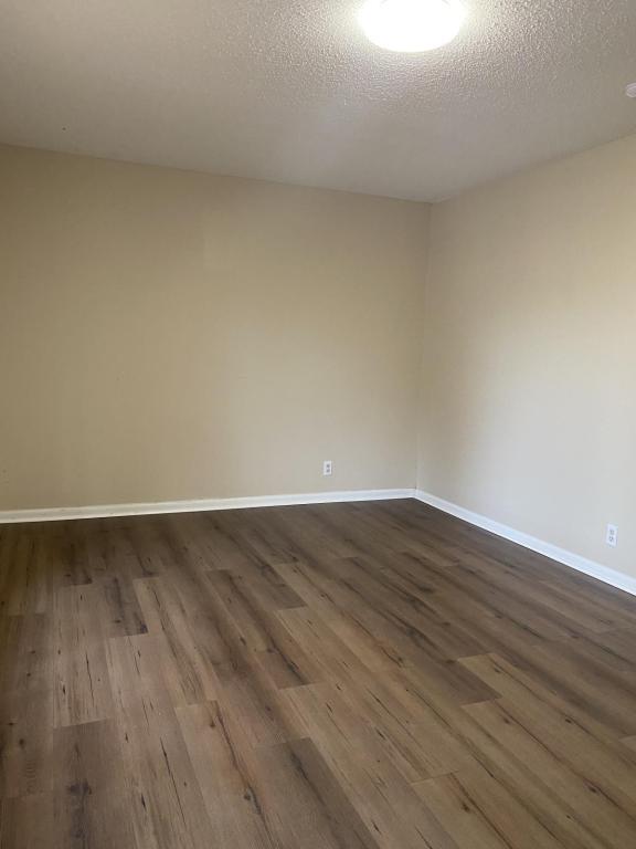 Building Photo - 6932 S Knoxville Ave