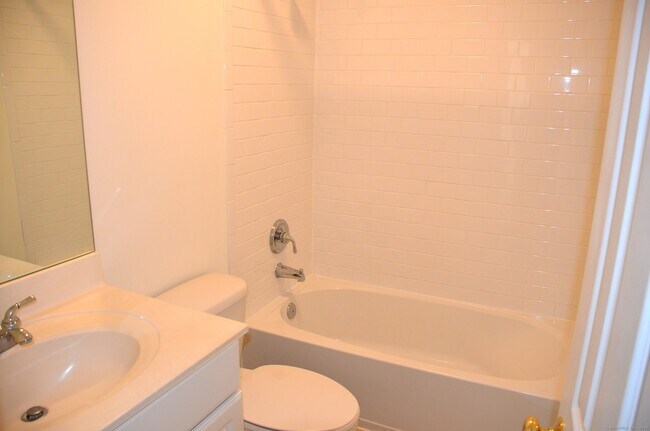 Building Photo - 1707 Summer St