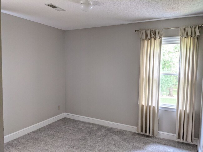 Building Photo - Advance NC - Large Lot/Master on Main