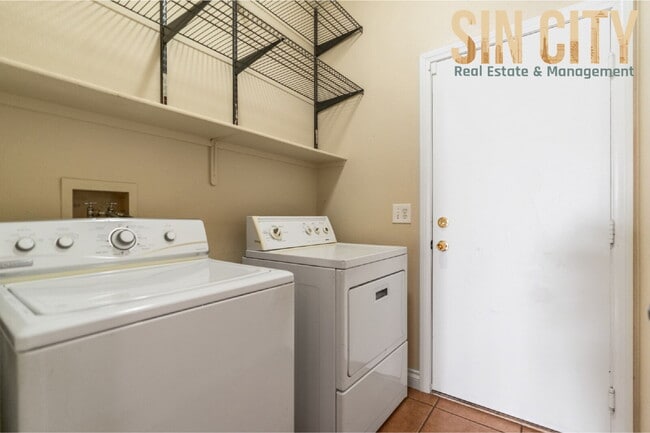 Building Photo - 7555 Trickling Wash Dr