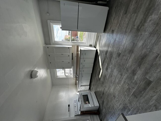 Building Photo - 415 Iowa Ave