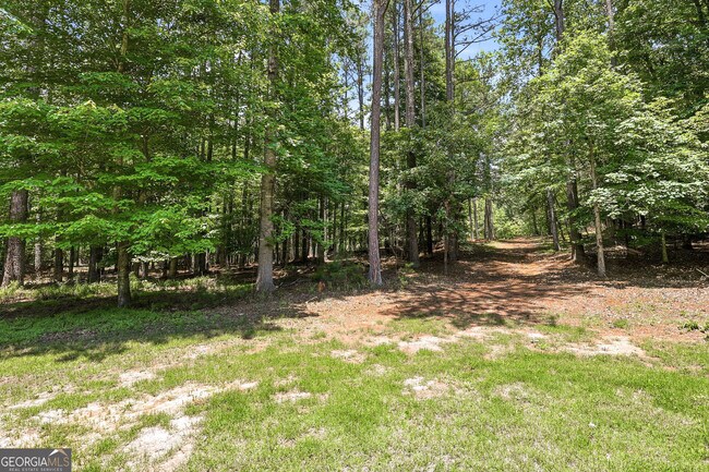 Building Photo - 3735 Smithtown Rd