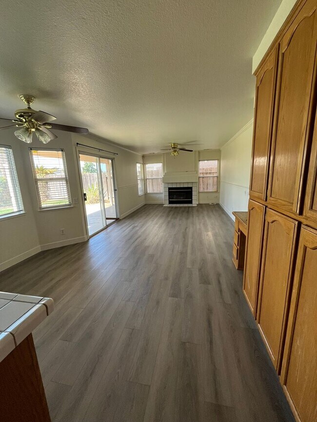Building Photo - North Modesto Home
