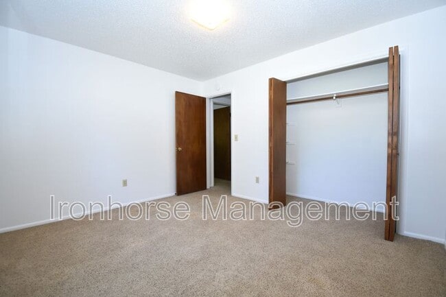 Building Photo - 411 N 16th Ave