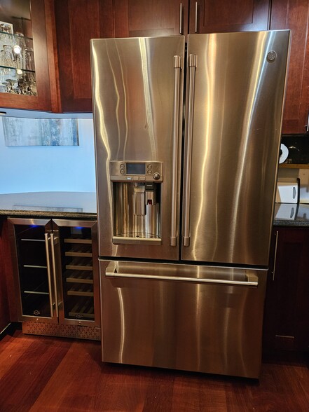 Bev Fridge/Drink Dispenser - 1020 15th St