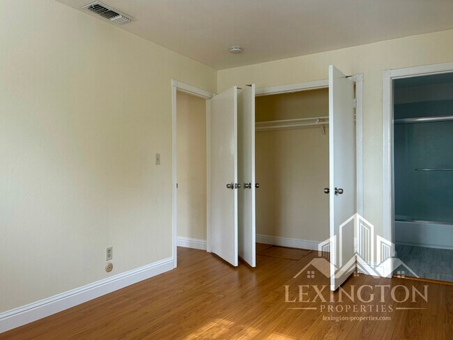 Building Photo - Wonderful, 3BD/2BA, Home off Bell St. and ...