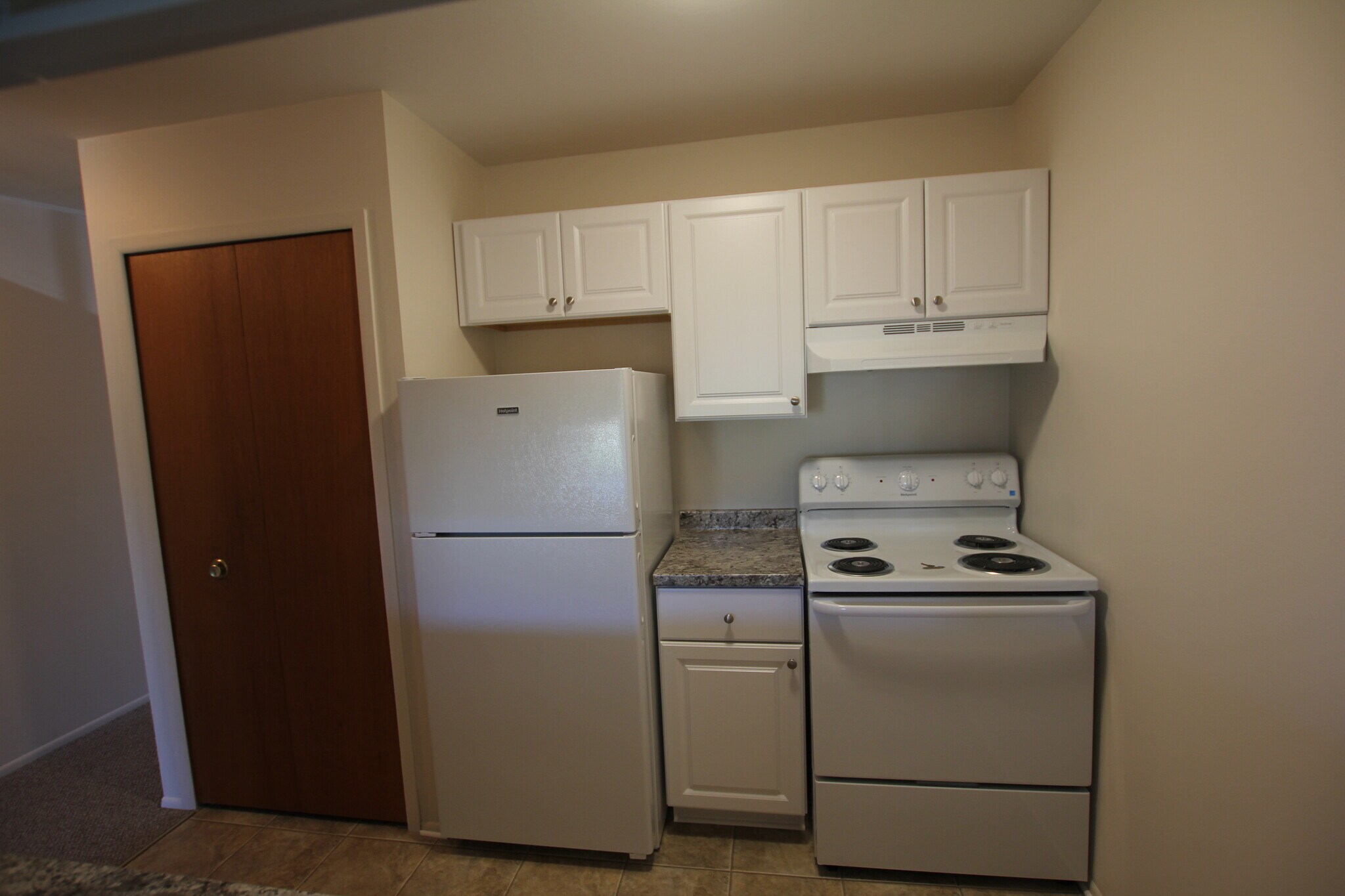 Kitchen - 1080 N Campbell Rd