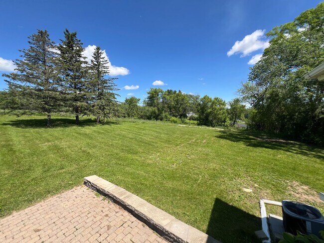 Building Photo - Spacious 3-bed, 2-bath Single Family Home!