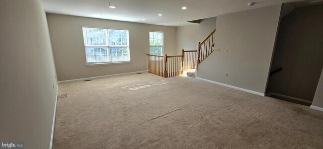 Building Photo - 8881 Goose Landing Cir