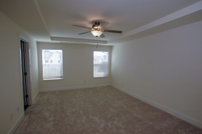 Building Photo - 206 Oakchest Ct