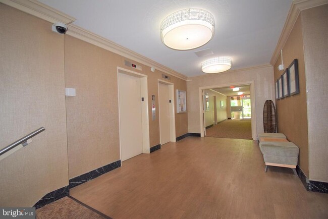 Building Photo - 6621 Wakefield Dr