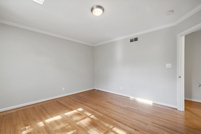 Building Photo - Charming 3-Bedroom Home with Office in desirable Old Palo Alto neighborhood Avail Feb 7th