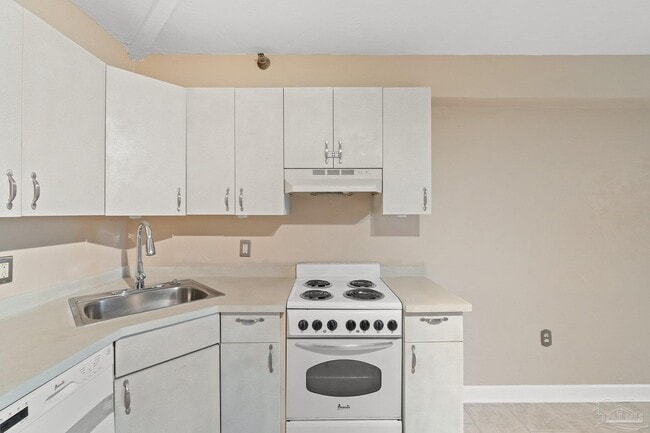 Building Photo - 224 E Garden St