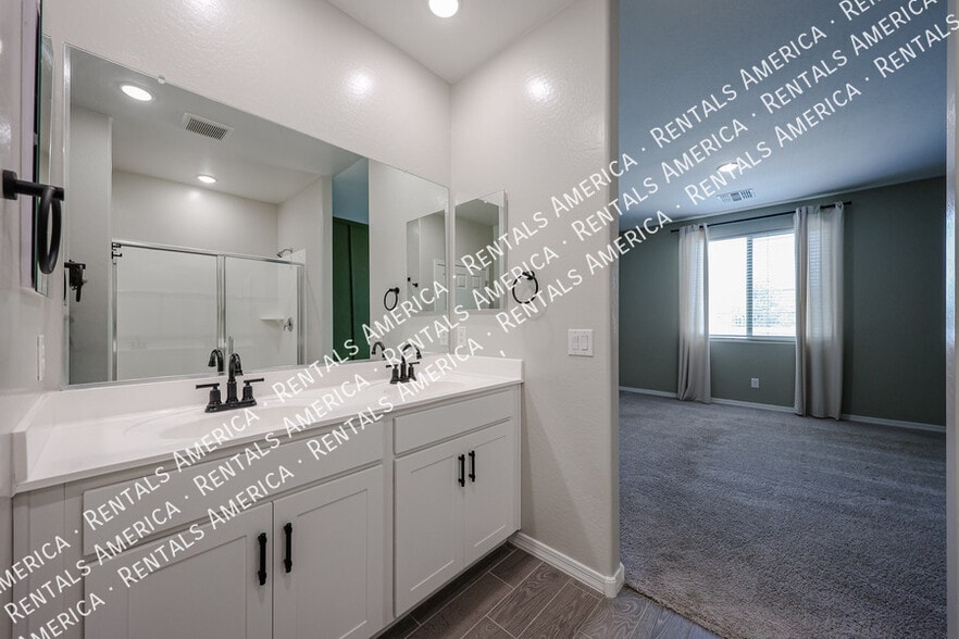 Building Photo - 5612 W Ldg Dr