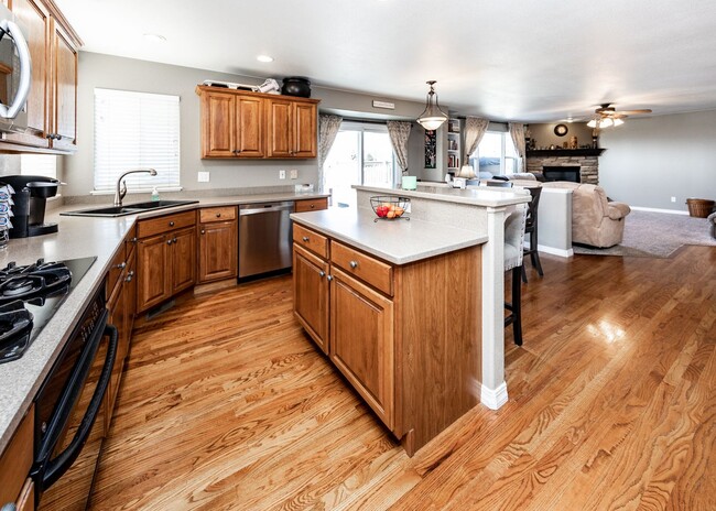 Building Photo - Fabulous 6 bedroom + office D20 Home with ...