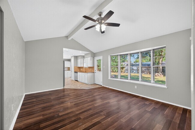 Building Photo - 811 Lochmoor Ln