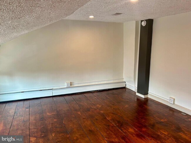 Building Photo - 1327 W Strasburg Rd