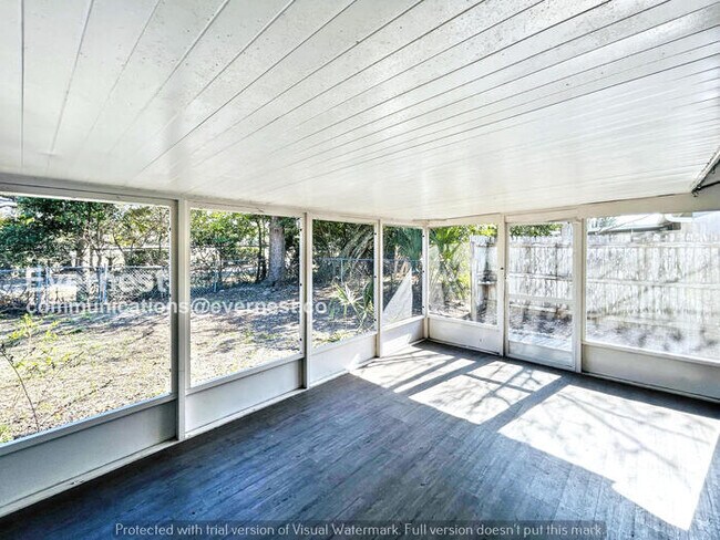 Building Photo - 2 Bed/1 Bath Home with Garage / Pet-Friendly / Coming Soon!