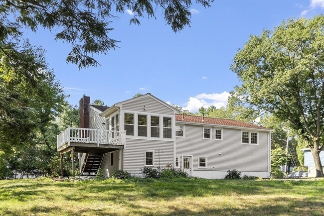 Building Photo - 1022 Pleasant St