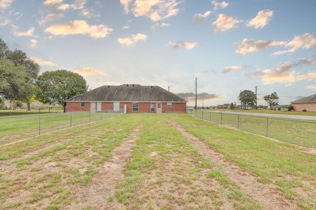 Building Photo - 12422/12424 CR 499