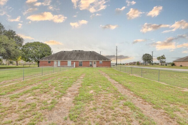 Building Photo - 12444/12446 CR 499