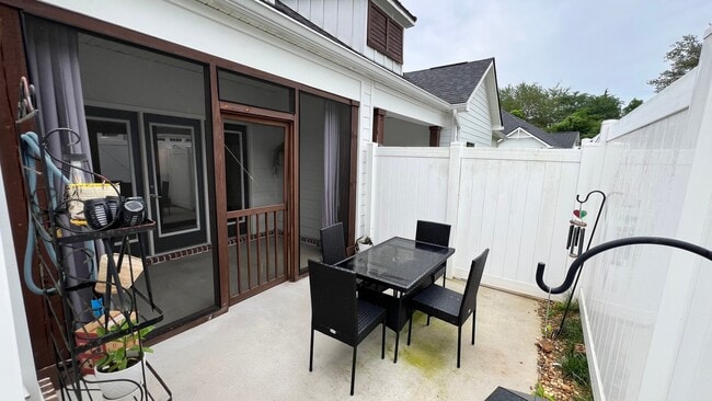 Building Photo - 847 Wellstone Dr