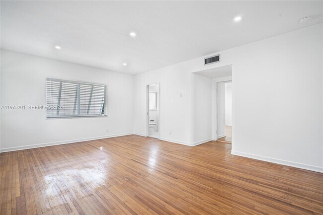 Building Photo - 1235 Algardi Ave