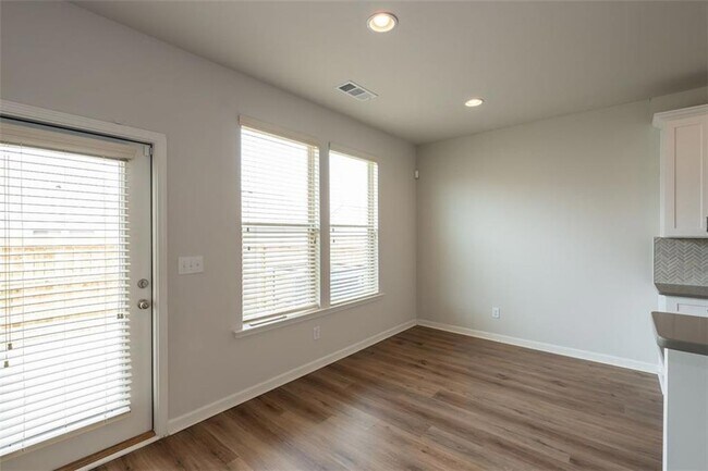 Building Photo - 4013 Park Ln