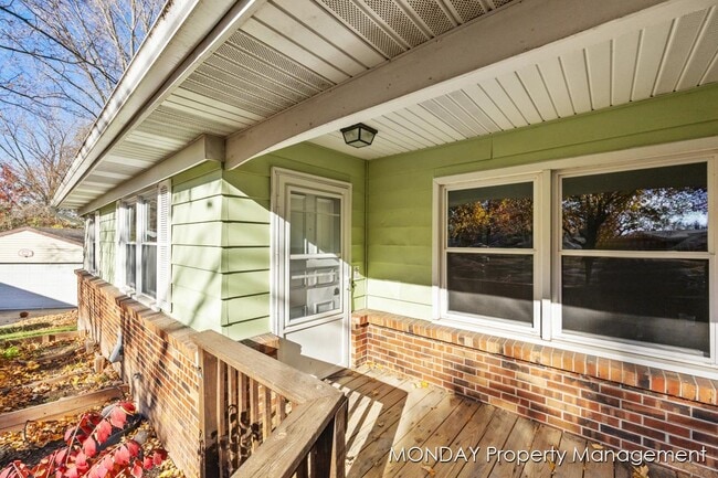 Building Photo - 945-947 Lancashire Ct SE