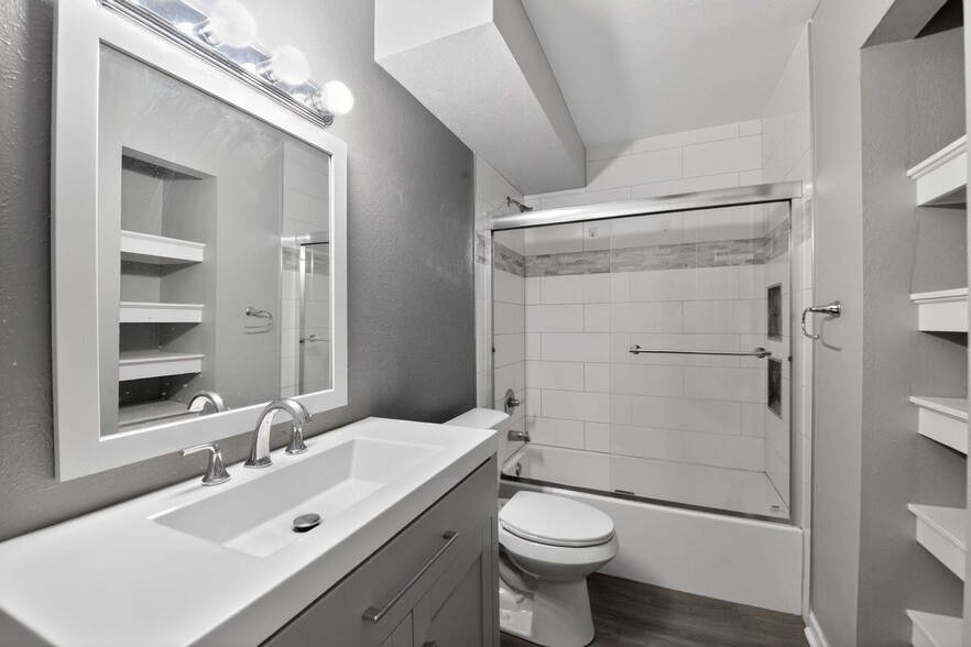 Building Photo - 3623 S Sheridan Blvd