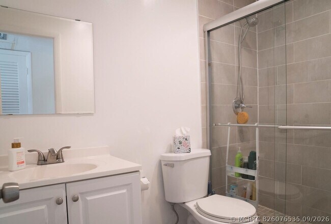Building Photo - 424 N Riverside Dr