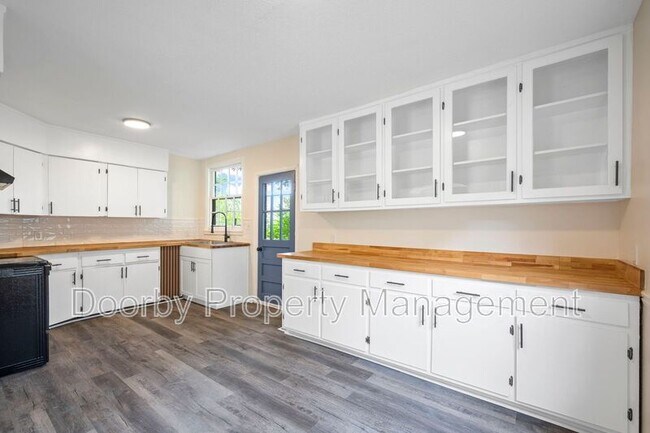 Building Photo - 5332 Oakdale Ave