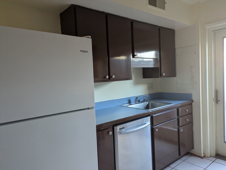 Kitchen - 11222 Snowflake Ct