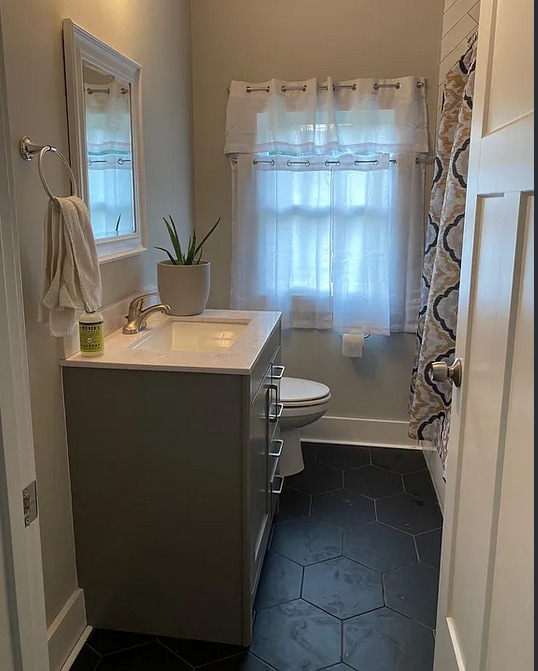 Building Photo - 829 Rose Park Dr