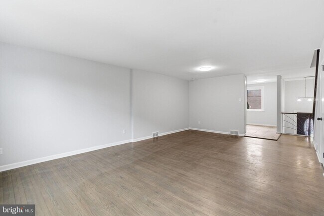 Building Photo - 2816 Woodbridge Rd