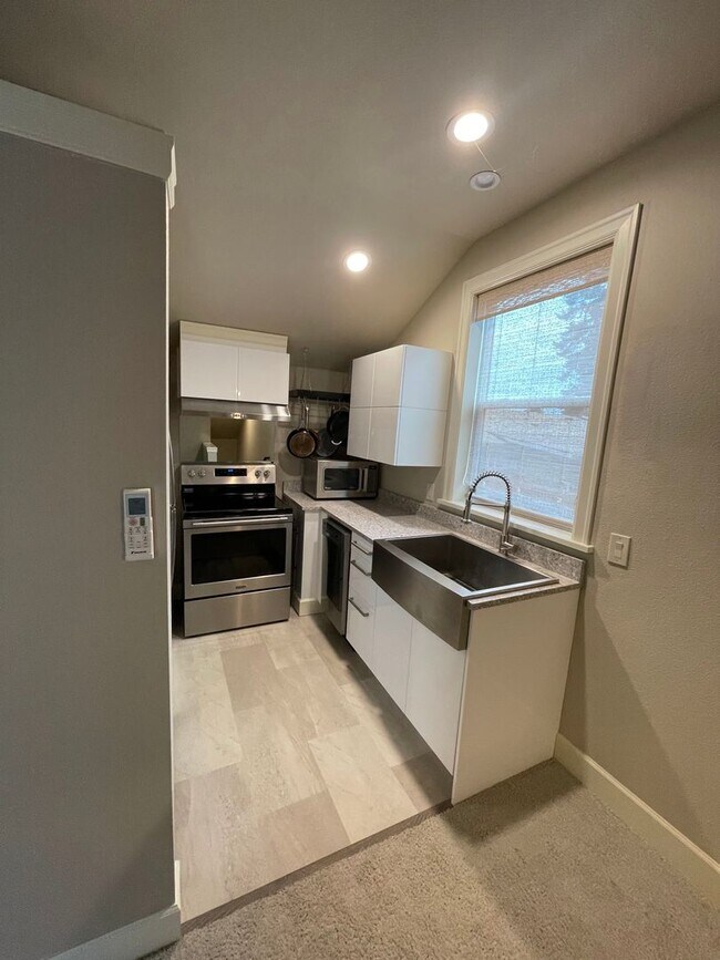 Building Photo - Beautiful, Brand New 1 Bedroom, 1 Bath ADU Home