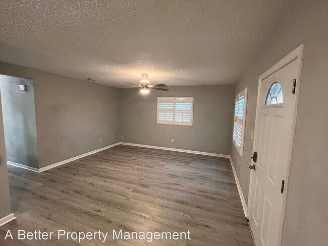 Building Photo - 3 br, 3 bath House - 717 Pinewood Dr