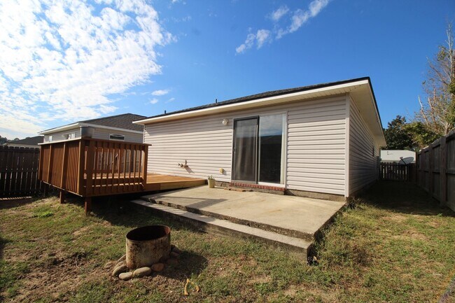 Building Photo - 2BD/2BA Patio Home Near NAS with Fenced Ya...