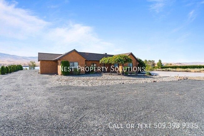 Building Photo - Jaw Dropping Home Overlooking the Columbia...