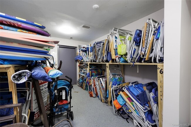 Building Photo - 420 Shore Rd