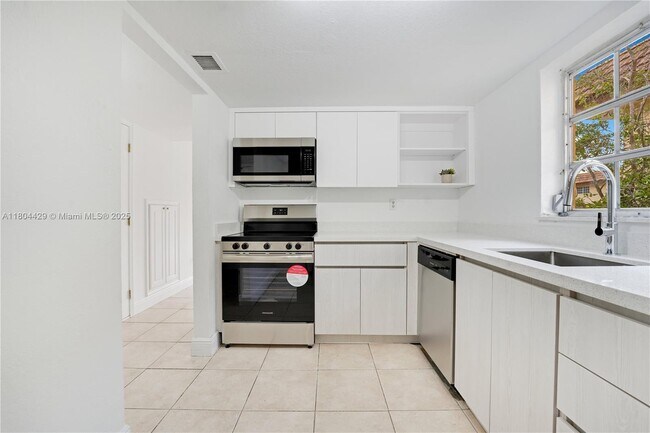 Building Photo - 8500 SW 109th Ave