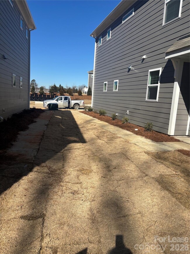 Building Photo - 2012 Highland Park Dr