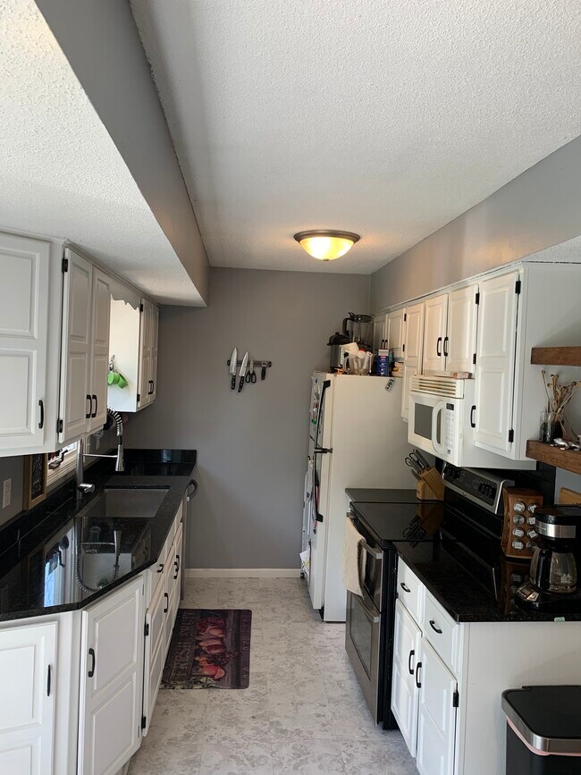 Kitchen - 620 114th Ln NE