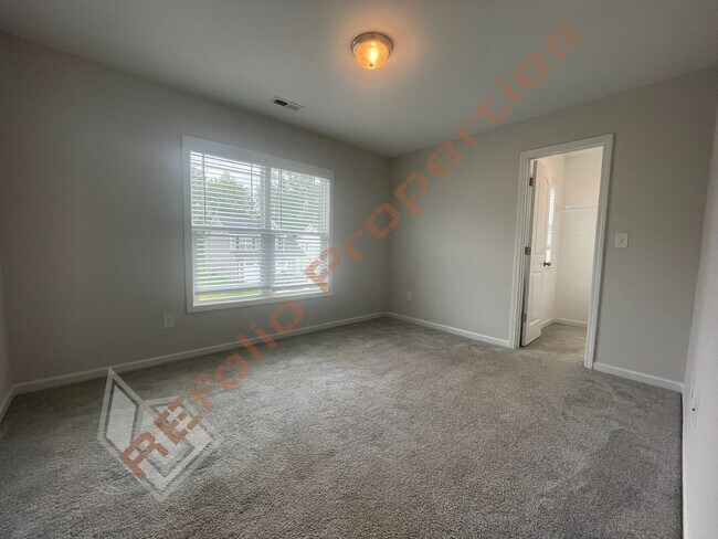 Building Photo - Beautiful 4BD 2.5BA Home w/Primary Suite o...